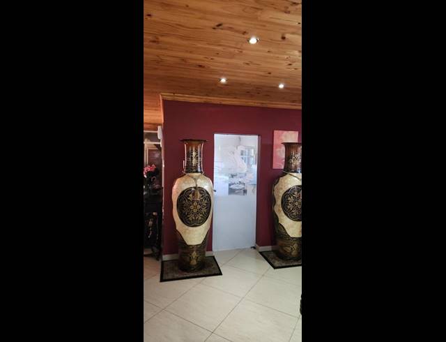 3 BEDROOM HOUSE FOR SALE IN SECUNDA CENTRAL